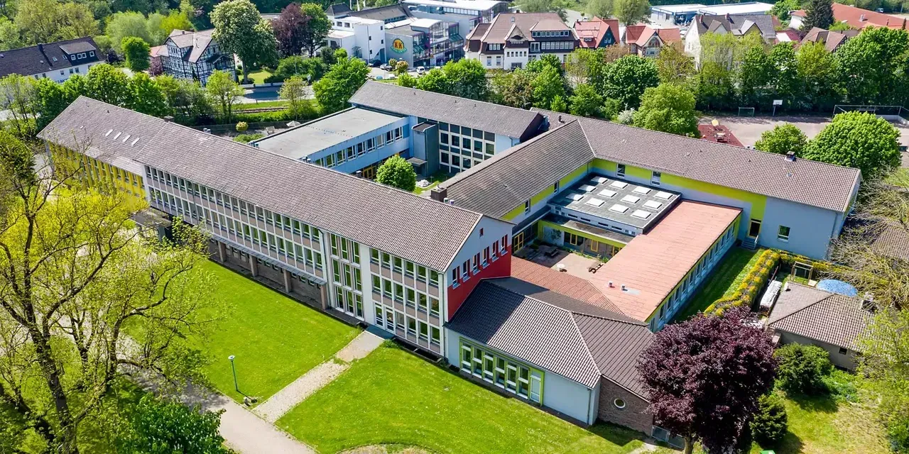 tilman-riemenschneider-gymnasium_gebude_von_oben-formatkey-webp-w1440r.png.jpeg